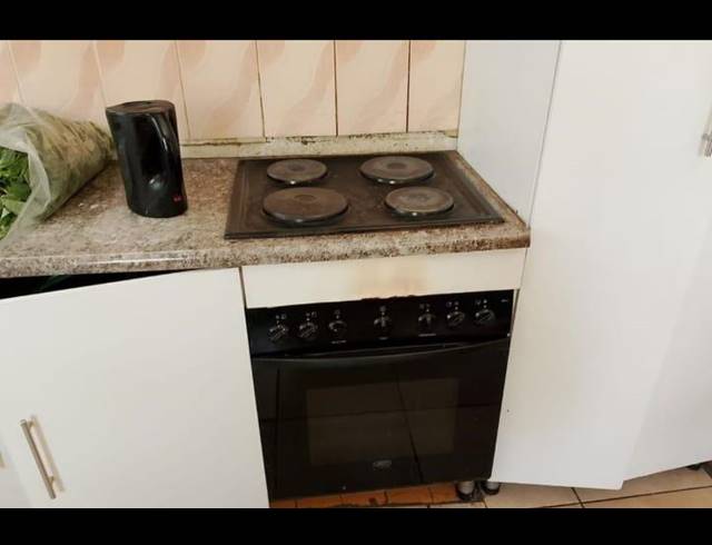 4 BEDROOM HOUSE FOR SALE IN MEADOWLANDS WEST